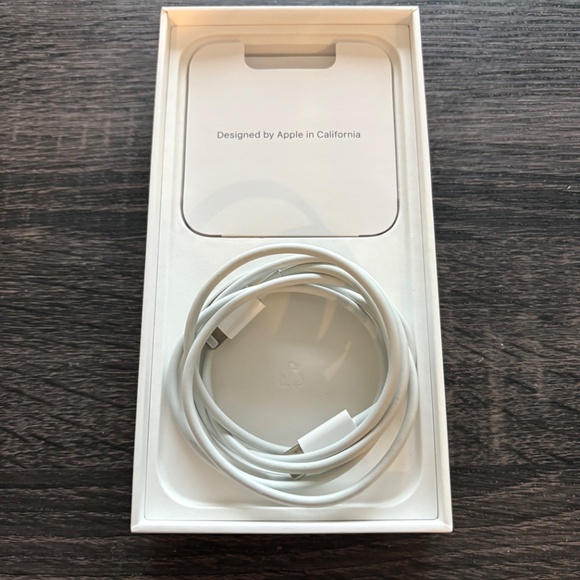 SOLD— iPhone 13 128G unlocked- midnight - Picture 4 of 5